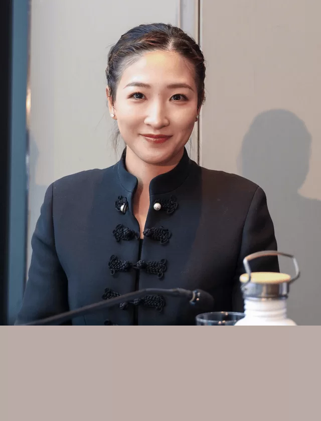 刘诗雯连任国际乒联职务！中式礼服很温婉，笑眼弯弯商业价值不减_国乒_伦敦_比赛